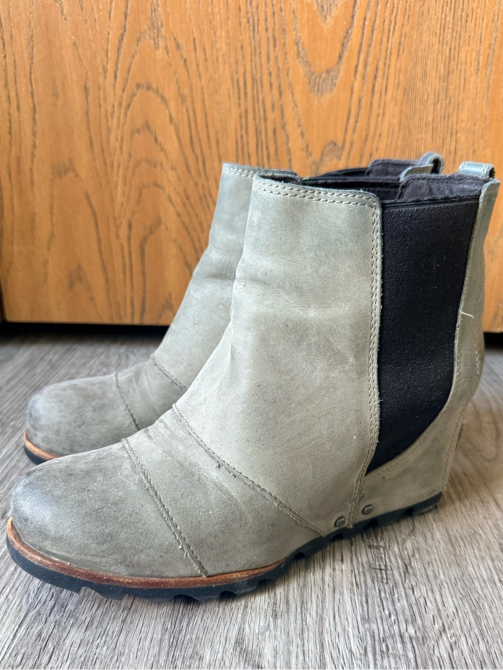 Sorel Women's Lea Wedge Chelsea Boots in Quarry Grey